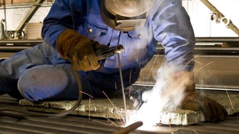 Πολυνομοσχέδιο: Έναρξη με απλή γνωστοποίηση για τις μεταποιητικές