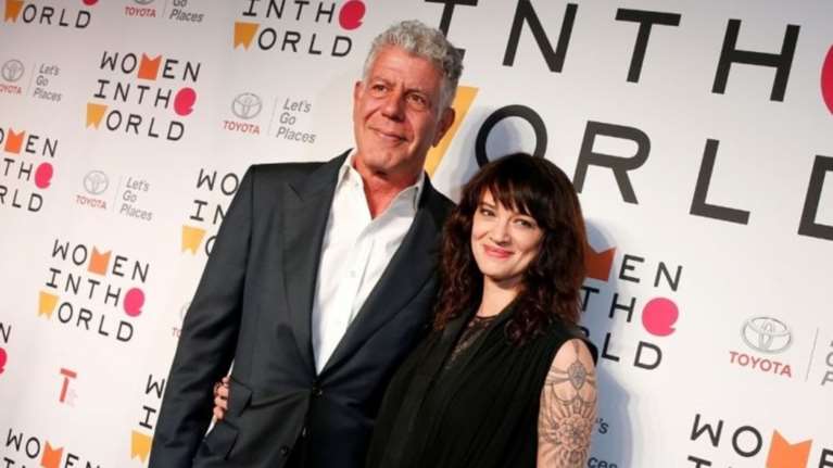 Το συγκινητικό μήνυμα της Άζια Αρτζέντο για τον Άντονι Μπουρντέν