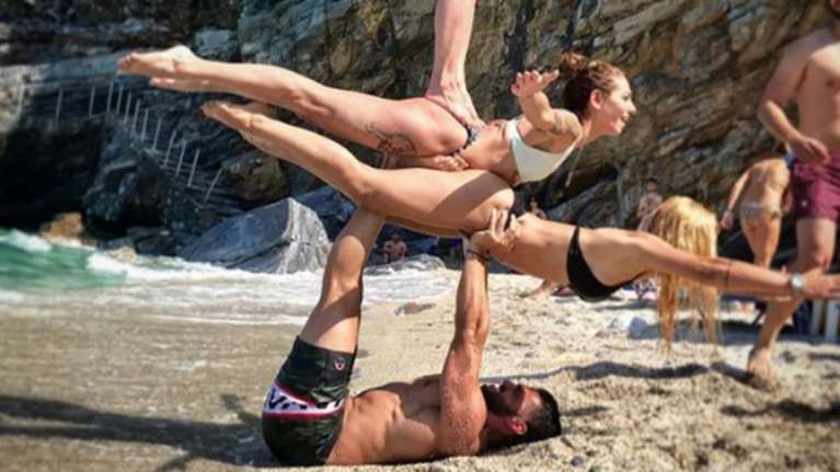 Ντορέττα - Βαλαβάνη - Βασάλος: Τα απίθανα ακροβατικά τους στην παραλία