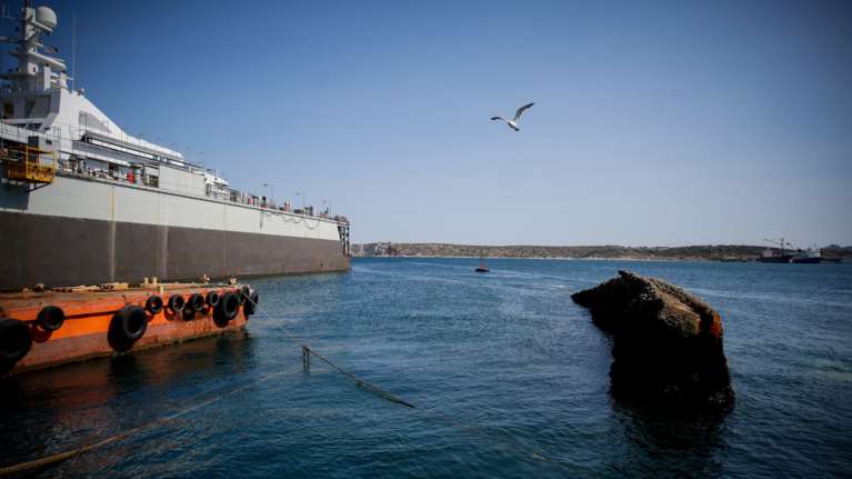 Έως αύριο θα έχει ολοκληρωθεί η ανέλκυση του «Corfu Island» - Eικόνες