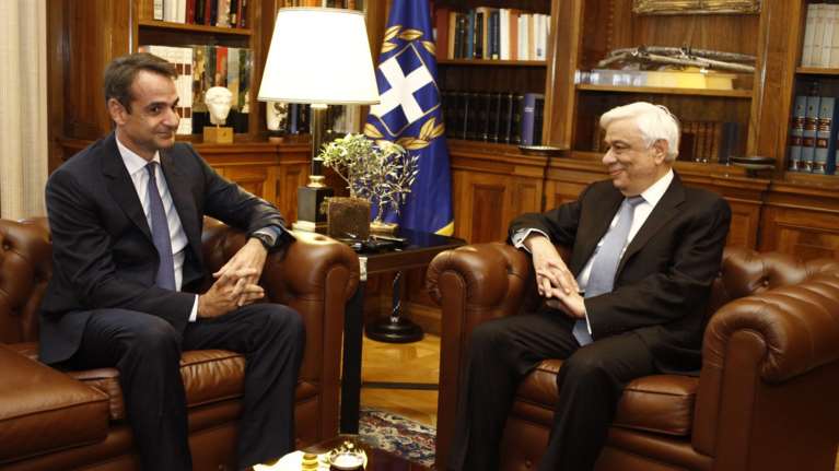 Άμεση συνάντηση με Παυλόπουλο ζήτησε ο Μητσοτάκης