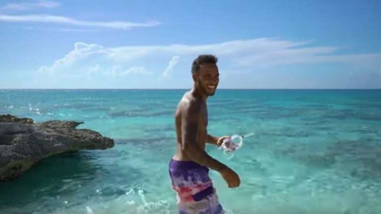 Lewis Hamilton: Ο άνθρωπος πίσω από τον θρυλικό πιλότο της F1