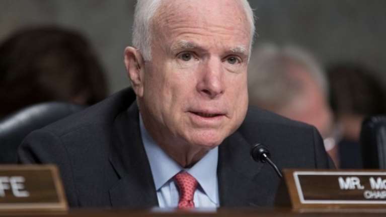 Μακέιν: Τσίπρας και Ζάεφ επέδειξαν θάρρος πολιτικών ηγετών