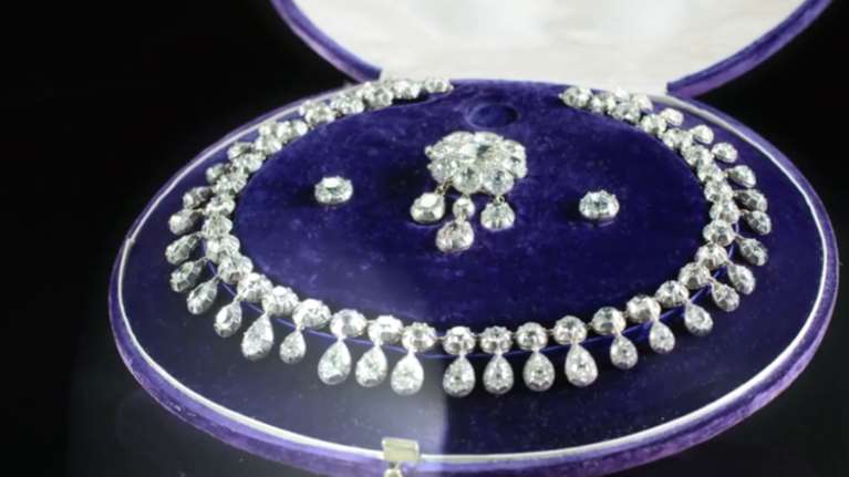 Σε δημοπρασία κοσμήματα που ανήκαν στη Μαρία Αντουανέτα