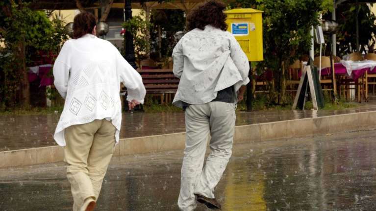 Ισχυρή χαλαζόπτωση στη Θεσσαλονίκη (ΒΙΝΤΕΟ)