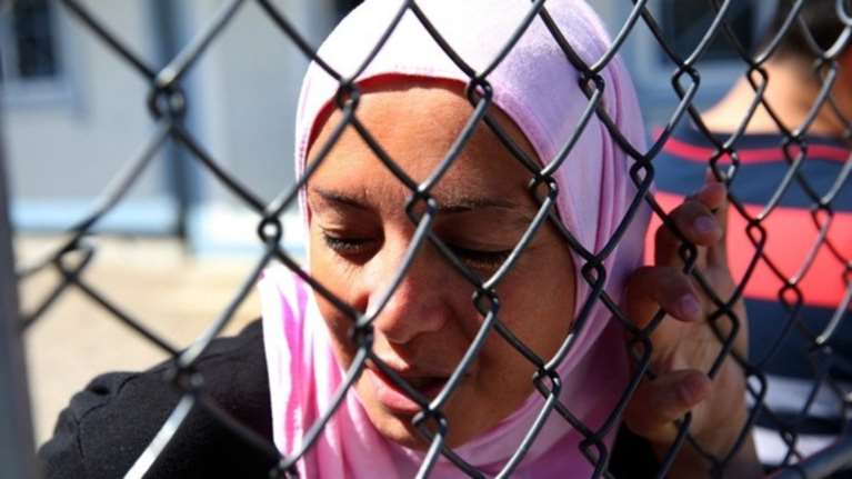 Πρόσφυγες οδήγησε και εγκατέλειψε διακινητής σε παραλία της Μαρώνειας