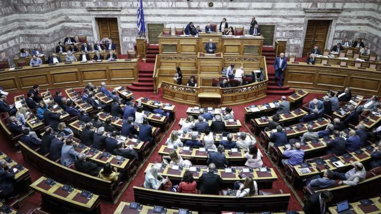 Πρόταση δυσπιστίας: Το ΚΚΕ εξετάζει να αποχωρήσει από τη διαδικασία