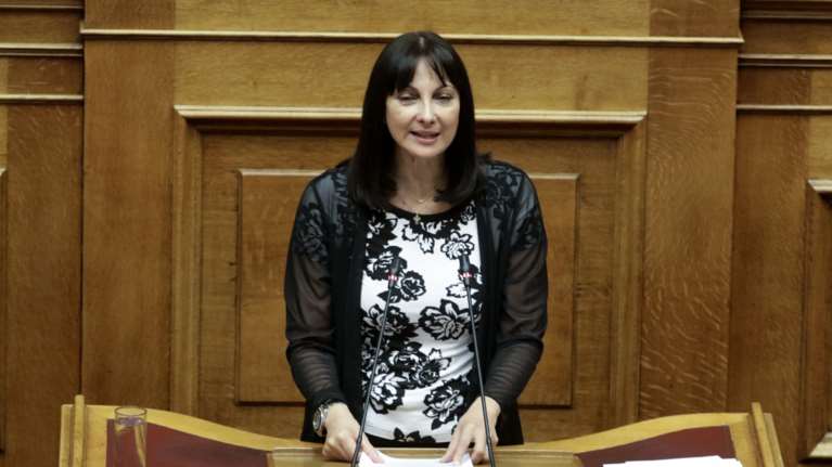 Ούτε λέξη για τη συμφωνία από την Κουντουρά στη Βουλή