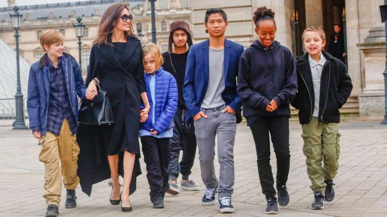 Ποιο από τα παιδιά των Τζολί-Πιτ δεν υποχρεούται να βλέπει τον πατέρα του