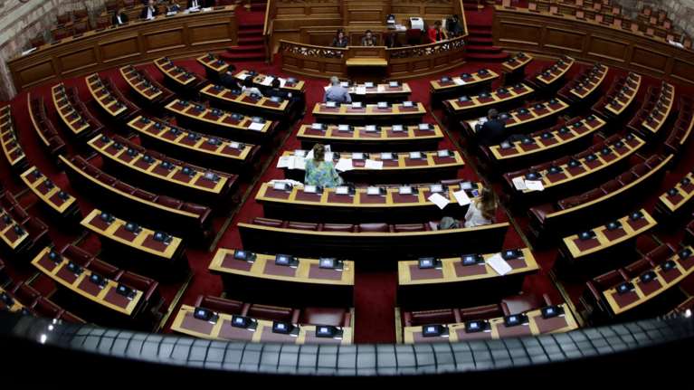 Πόλωση, άγριες κόντρες και ποινική δίωξη στον Μπαρμπαρούση