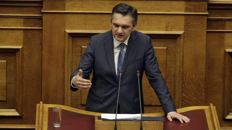 Νέο επεισόδιο στη Βουλή με τον Κασαπίδη να μιλά για «προδότες»