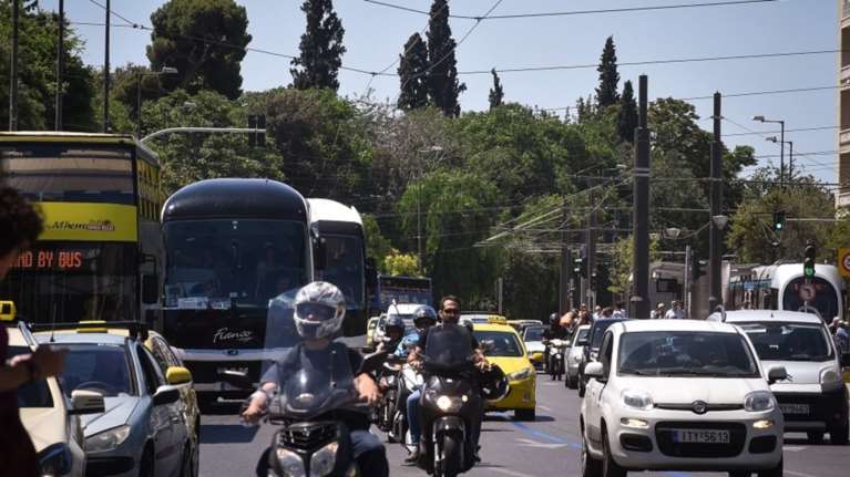 Δεκαπέντε συλλήψεις για πλαστές άδειες οδήγησης