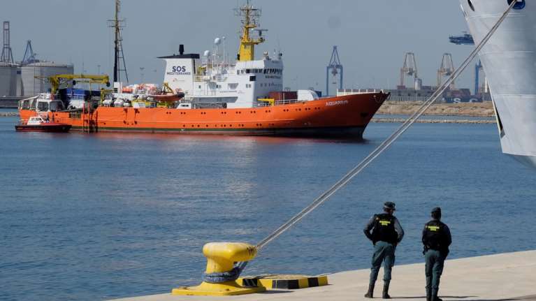 Το πλοίο Aquarius με τους μετανάστες έφθασε στη Βαλένθια