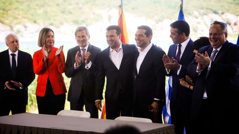 Ξένα ΜΜΕ: «Ιστορική συμφωνία Ελλάδας - Βόρειας Μακεδονίας»