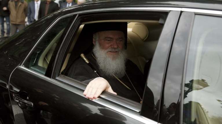Αρχιεπισκοπή: Ψεύδη τα περί επίθεσης στο όχημα Ιερώνυμου στο Σύνταγμα
