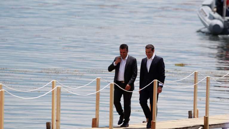 Der Standard: Θα ξεπεραστούν τα εμπόδια αν η ΕΕ ασκήσει πίεση