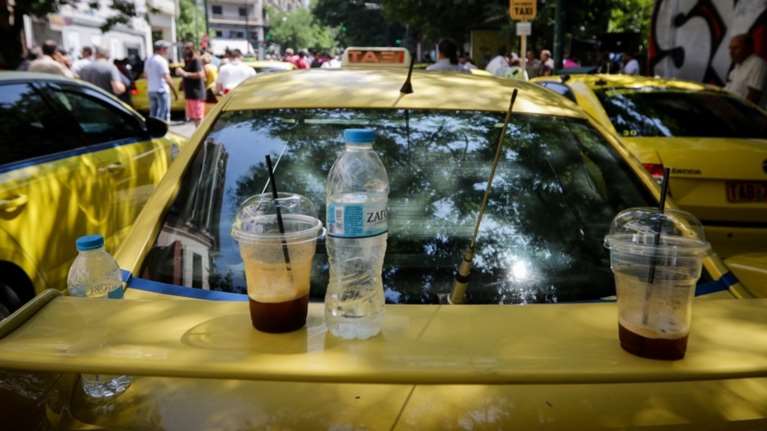 Η Τροχαία εντόπισε 118 παραβάτες οδηγούς ταξί σε ελέγχους