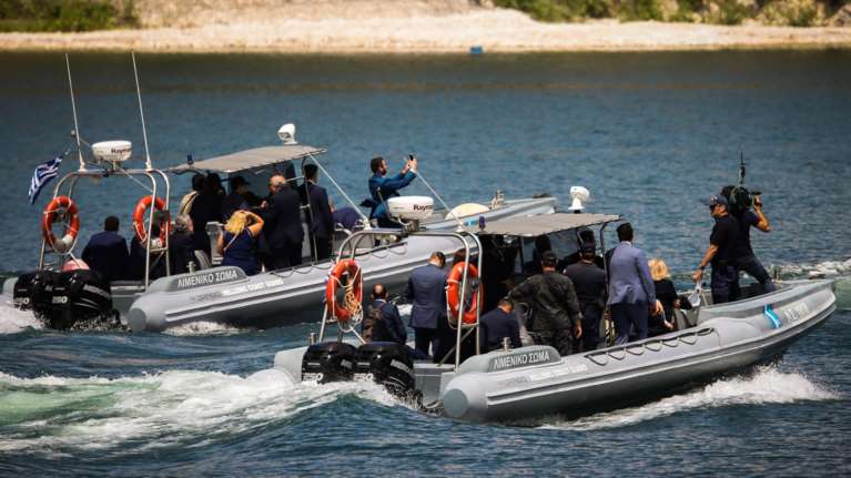 Σκόπια: Εκαψαν αυτοκίνητο κυβερνητικού που είχε παραστεί στις Πρέσπες