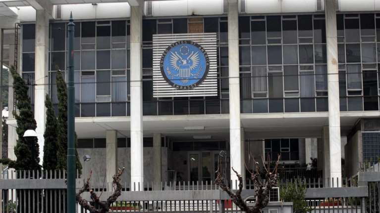 Πρεσβεία ΗΠΑ: Επαίσχυντη αδικία η νέα άδεια στον Κουφοντίνα