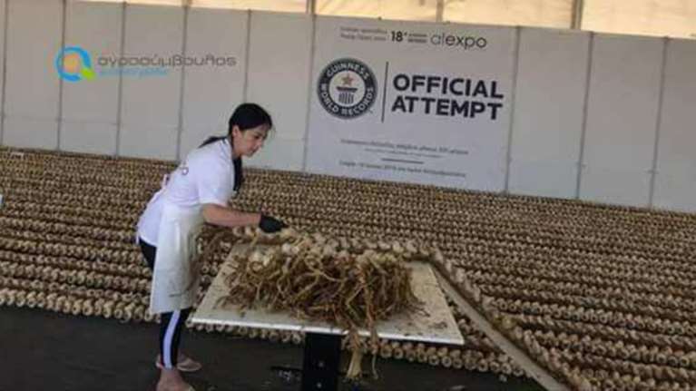 Ρεκόρ Γκίνες στη Νέα Βύσσα: Έφτιαξαν σκόρδο ...612 μέτρων [βίντεο]