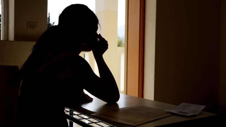 Σε αργία καθηγητής Λυκείου για σεξουαλικά υπονοούμενα &amp; σεξιστικά σχόλια