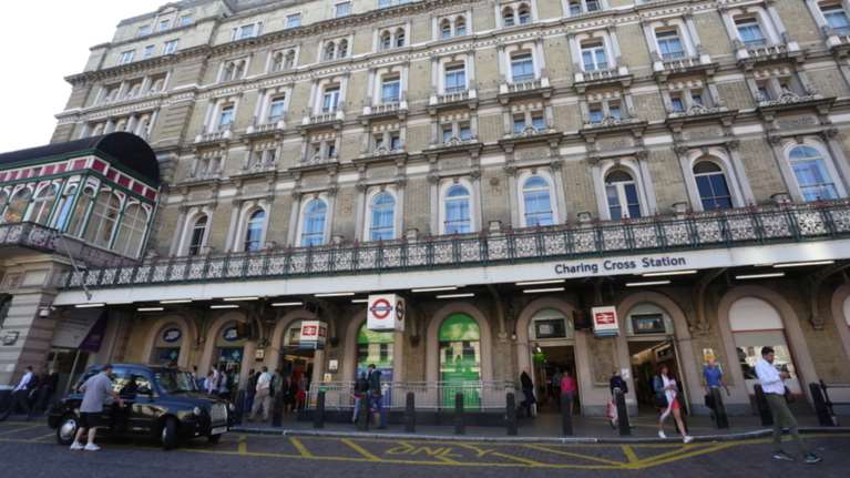 Eκκενώθηκε ο σταθμός Charing Cross στο Λονδίνο- απειλή βόμβας