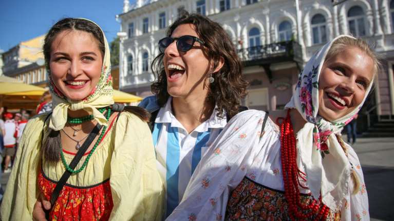 Μόσχα: Αναπνέει για το Μουντιάλ-Πάρτι πολιτισμών στους δρόμους (βίντεο)