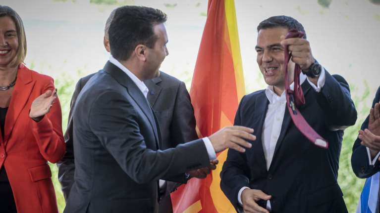 Τελικά θα βάλει η όχι γραβάτα ο Τσιπρας;