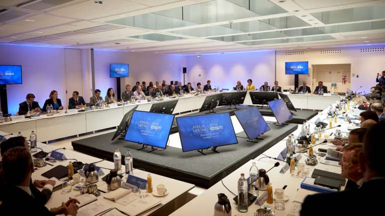 Ρωσία: Τι λένε ειδικοί σχολιαστές για την απόφαση του Eurogroup