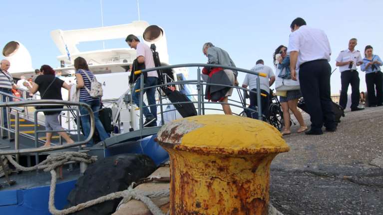 Πρόσκρουση επιβατηγού πλοίου στο λιμάνι της Σκιάθου