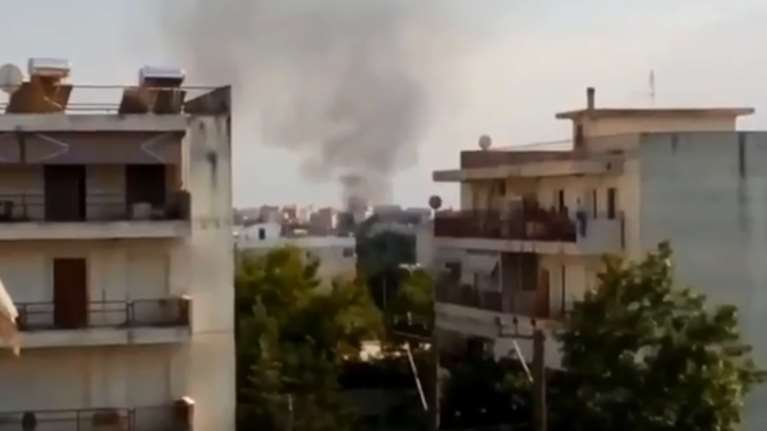 Σε εξέλιξη πυρκαγιά στο πρώην στρατόπεδο Παύλου Μελά