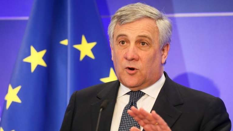 Προτάσεις σε δύο άξονες από τον Ταγιάνι για το προσφυγικό