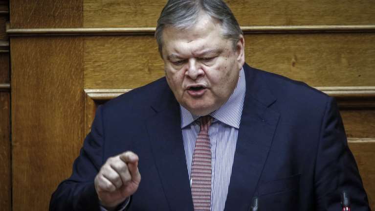 Βενιζέλος για Σύνταγμα: Κρίση αθεράπευτων θεσμικών διαστάσεων