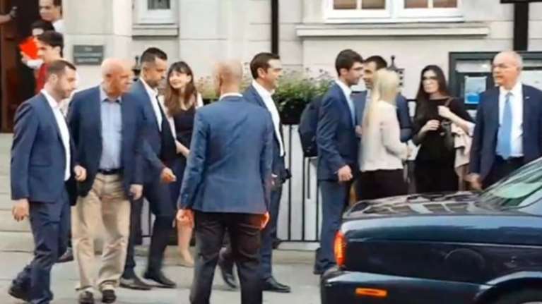 Λονδίνο: Φραστική επίθεση στον Τσίπρα - "Προδότη πούλησες τη Μακεδονία"-vid