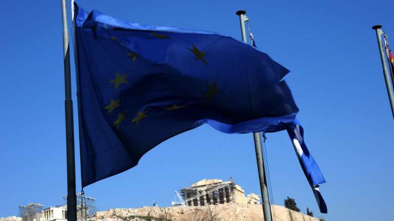 Tagesspiegel: Eπιπόλαιο να προσποιούμαστε ότι η Ελλάδα έχει διασωθεί