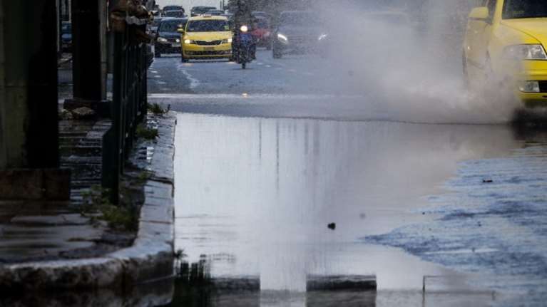 Εκτακτο της ΕΜΥ: Επέλαση της κακοκαιρίας με καταιγίδες