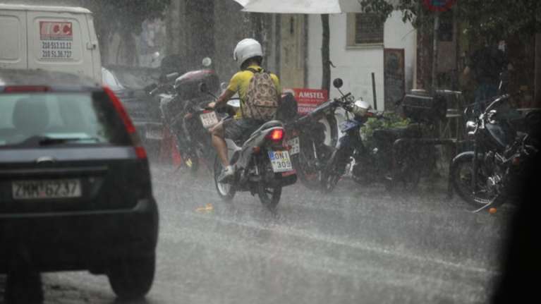 Πλημμύρες στη Θεσσαλονίκη-Κινδύνευσε έγκυος και βρέφος