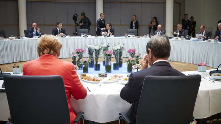 «Γκρίζες» ζώνες στη συμφωνία μετά τo παζάρι για το προσφυγικό