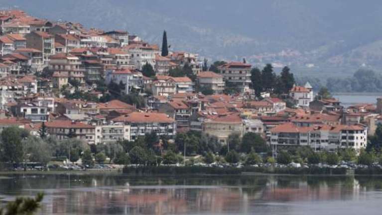 Χαμός στην Καστοριά: Ιδιοκτήτης σουβλατζίδικου ξυλοκόπησε εφοριακούς