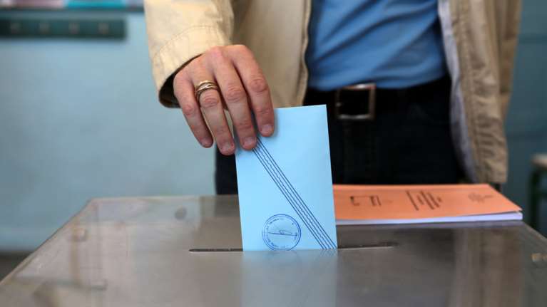 Metron Analysis: Προβάδισμα 14,1% για τη ΝΔ έναντι του ΣΥΡΙΖΑ