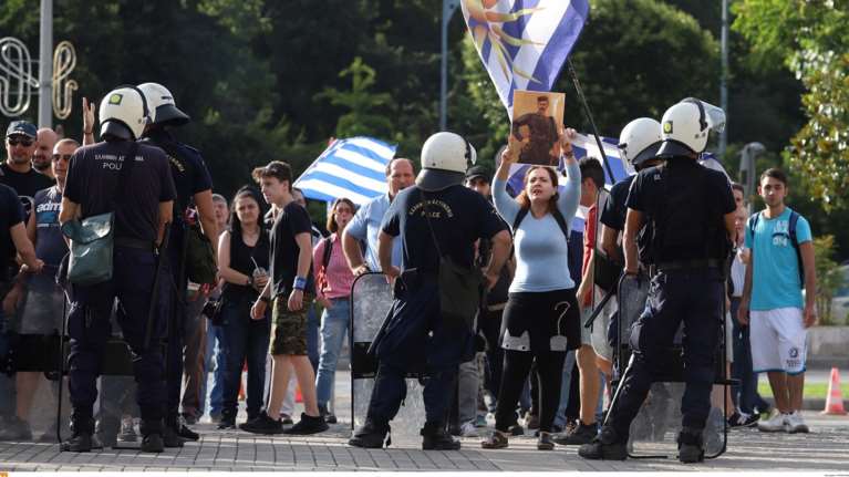 Συλλήψεις μετά τα επεισόδια έξω από το δημαρχείο Θεσσαλονίκης