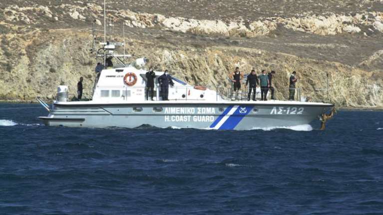 Χειροπέδες σε τρεις διακινητές μεταναστών ανοικτά της Καλαμάτας