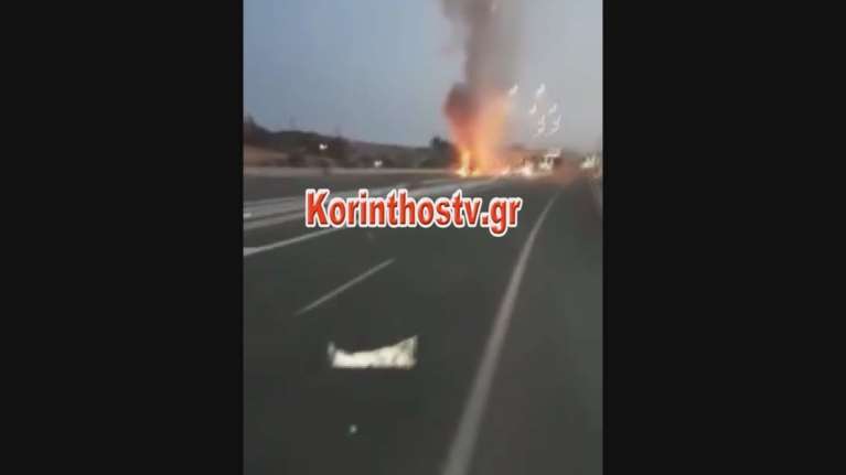 Νταλίκα τυλίχτηκε στις φλόγες στην εθνική οδό Κορίνθου-Πατρών