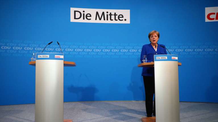 Τέλος στο αδιέξοδο στη Γερμανία: Συμφωνία Μέρκελ- Ζεεχόφερ