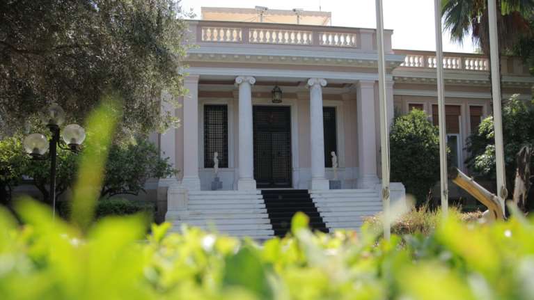 Μαξίμου για Μησοτάκη: Ας θυμηθεί την παροιμία με το βοσκό και το λύκο