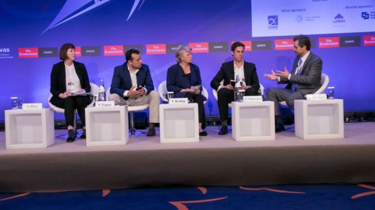 Το Alba Graduate Business School στο συνέδριο του Economist