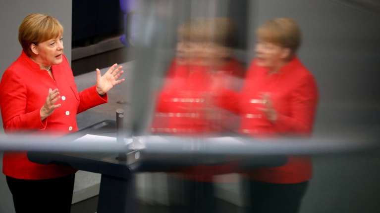 DW: Πολιτική κρίση στη Γερμανία: Ποιές είναι οι συνέπειες για την Ελλάδα;