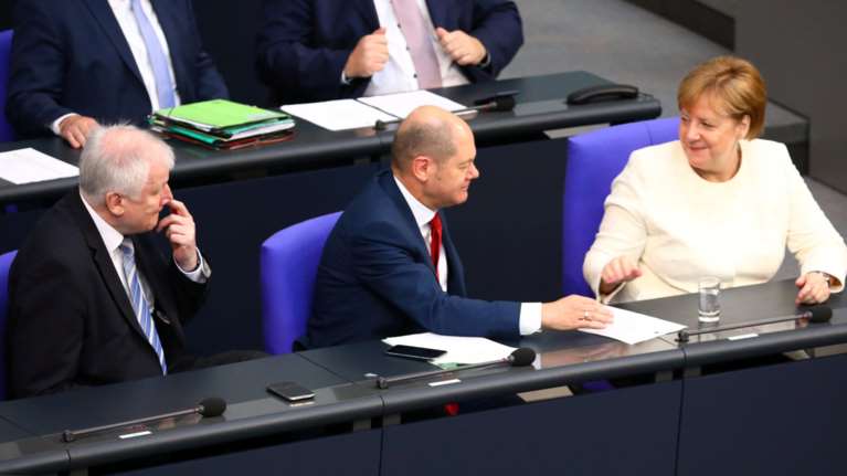 Τα βασικά σημεία της συμφωνίας Μέρκελ-Ζεεχόφερ για το άσυλο