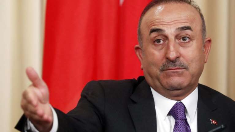 Οργισμένη αντίδραση Τσαβούσογλου για το άσυλο στον Τούρκο αξιωματικό