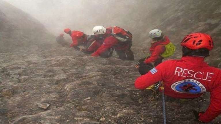 Επιχείρηση μεταφοράς τραυματισμένου 11χρονου αγοριού από τον Όλυμπο